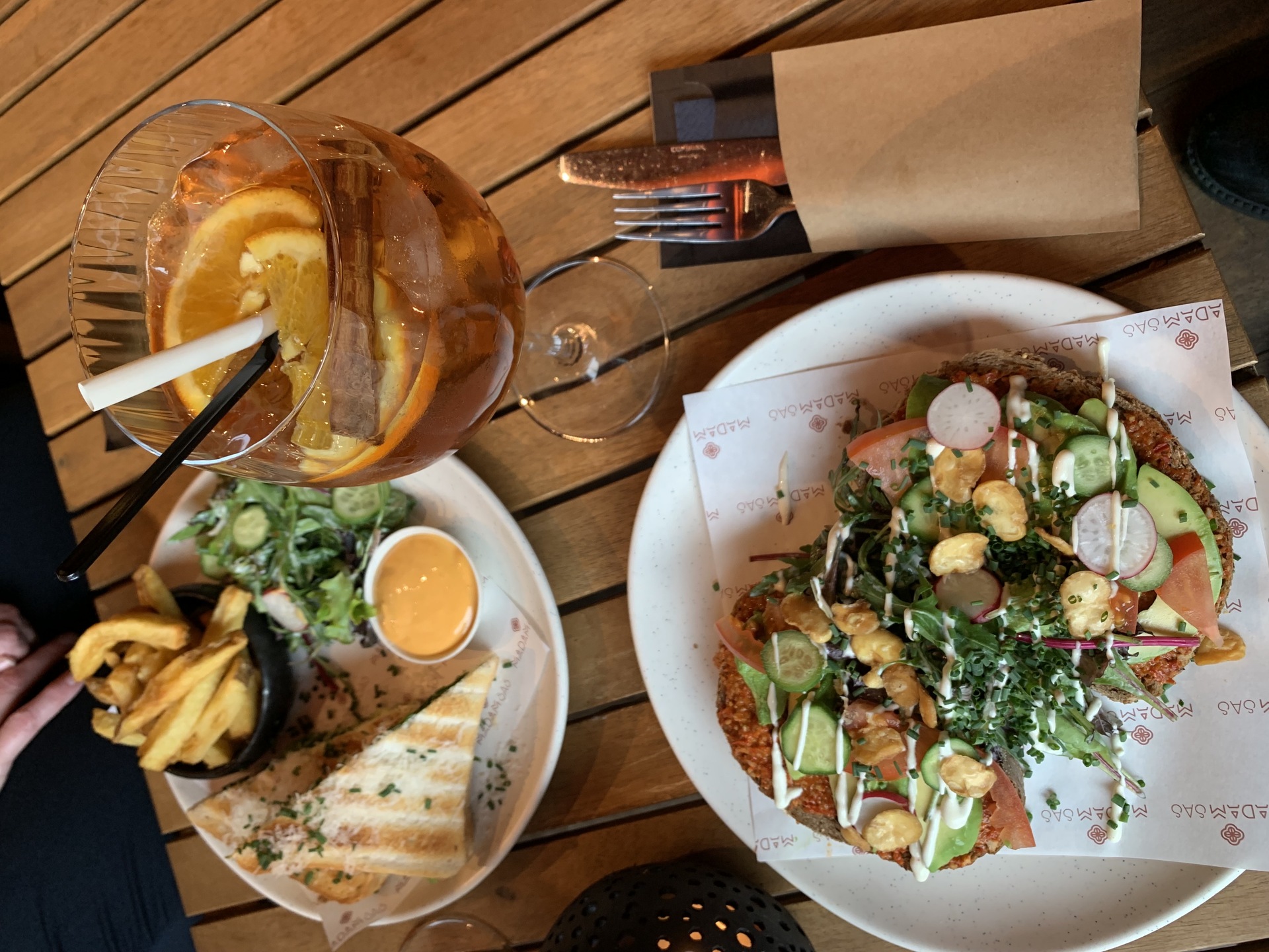 Review foto bij MADAM SAS