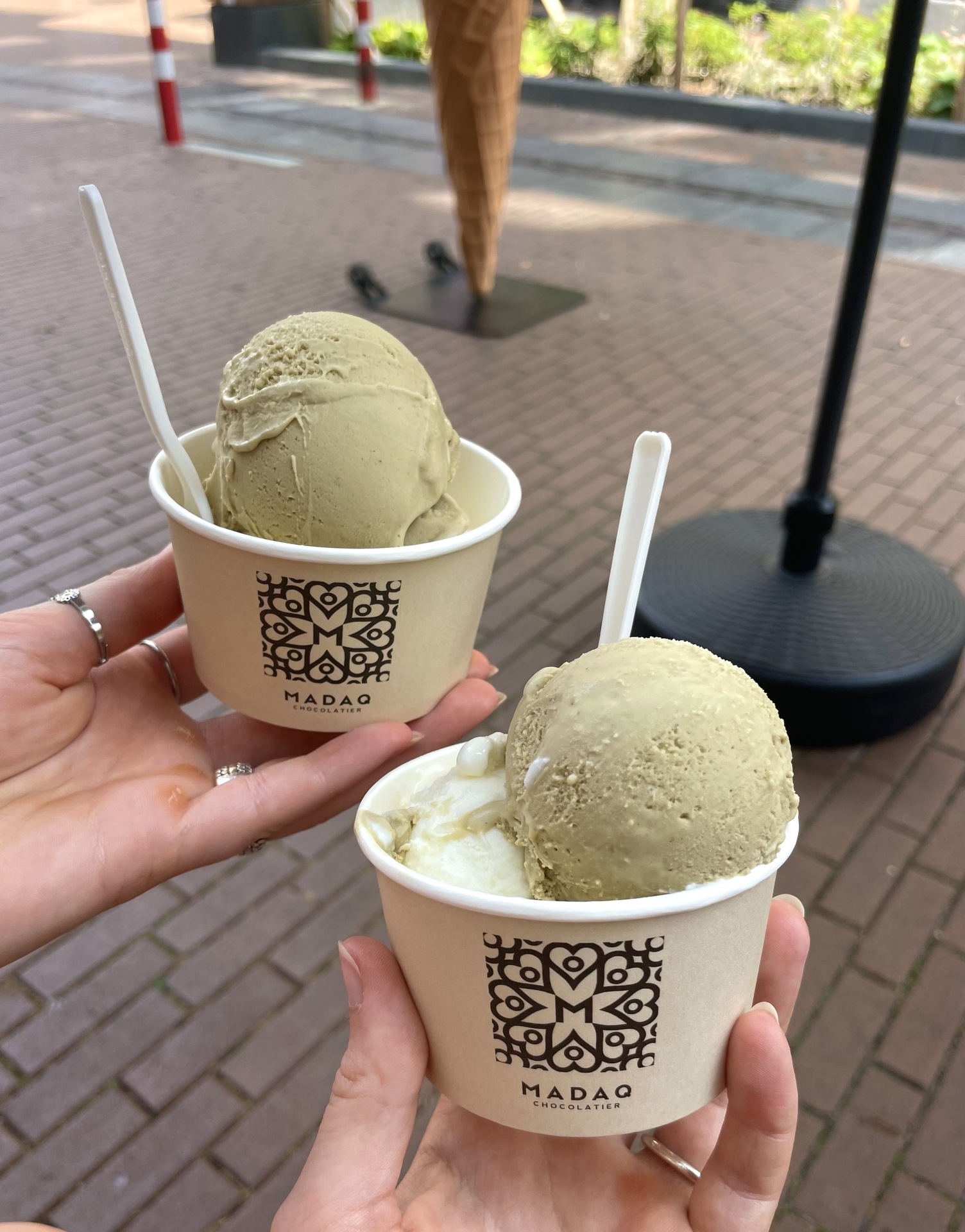 Review foto bij IJssalon Madaq