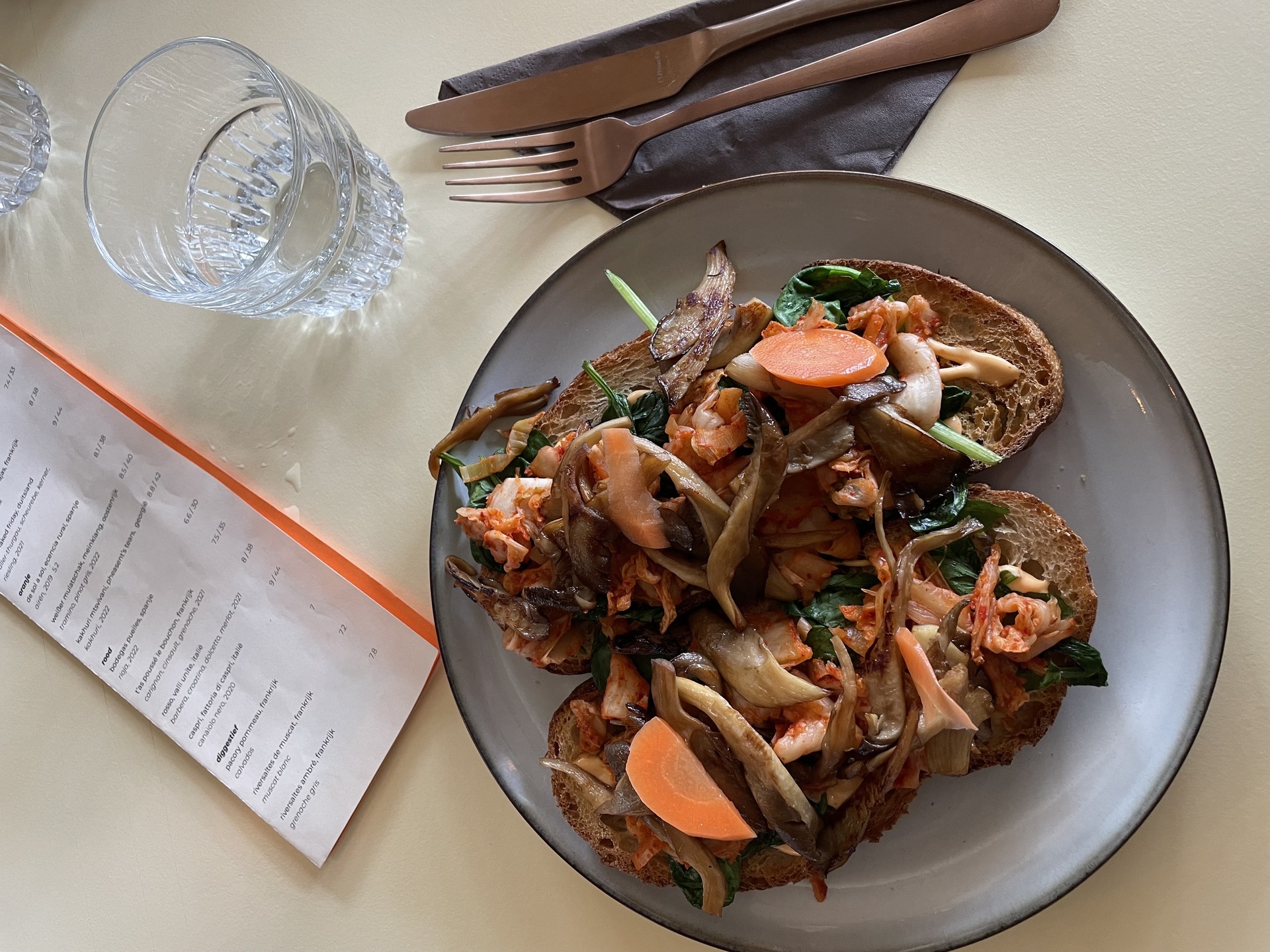 Review foto bij Nomono